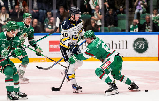 HV71s Oskar Stål-Lyrenäs och Rögles Lukas