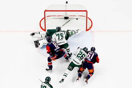 Mål 2-1 av Linköpings Markus Ljungh förbi Färjestads