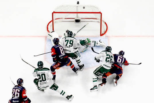 Mål 2-1 av Linköpings Markus Ljungh förbi Färjestads