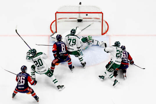 Mål 2-1 av Linköpings Markus Ljungh förbi Färjestads