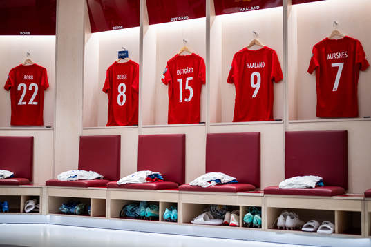 The kits of Oscar Bobb, Sander Berge, Leo Østigård,