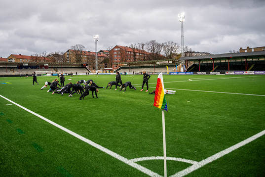 Brommapojkarnas spelare värmer upp