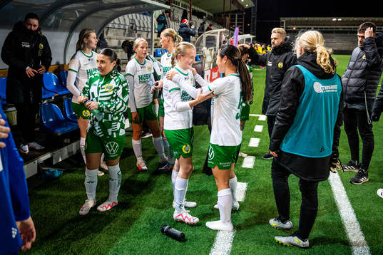 Hammarbys Cornelia Cernjul och Maya Wen Margareta Ohlin Åkermark jublar
