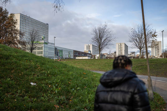 Frölunda Torg syns bakom Häckens Momodou Sonko