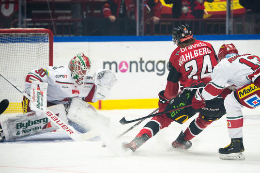 Malmö Redhawks Anton Wahlberg mot MoDos Mikael Ruohomaa