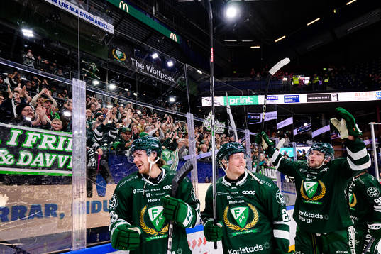 Färjestads David Tomasek, Mattias Göransson och Carl