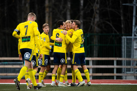 Ängelholms Filip Örnblom gör 3-2 målet