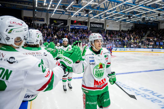 Rögles Adam Tambellini jublar