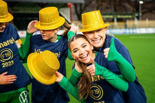 Hammarbys spelare jublar