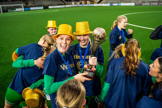 Hammarbys Lykke Ihrfelt och Julia Krantz jublar