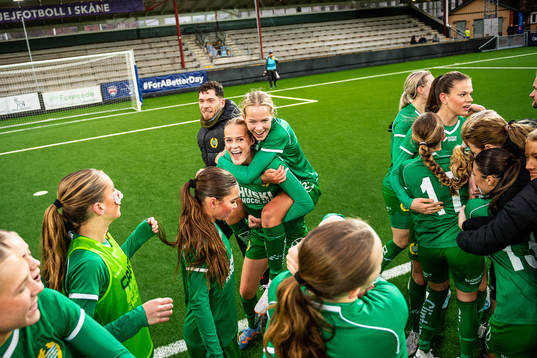 Hammarbys Lykke Ihrfelt och Uma Hammarstrand jublar