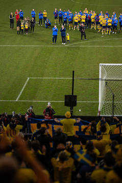 Head coach Janne Andersson and assistant coach Peter Wettergren of Sweden thank the supporters