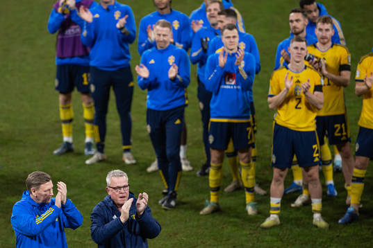 Assistant coach Peter Wettergren and head coach Janne Andersson