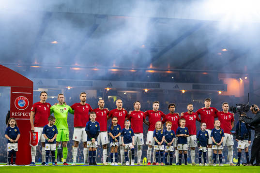 Players of Norway line up