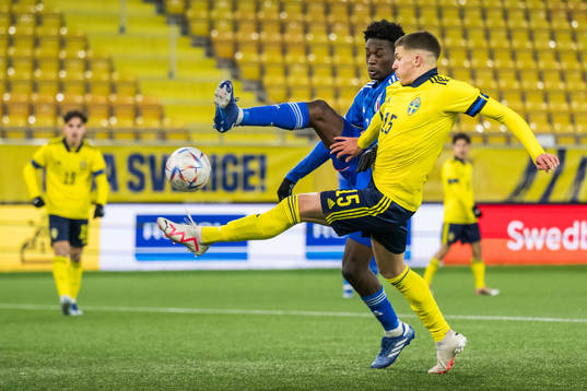 Italiens Wisdom Amey och Sveriges Leonardo De Oliveira