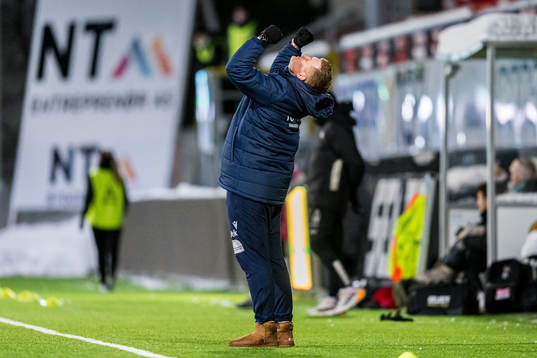John Arne Riise, head coach of Avaldsnes, celebrates after 0-2