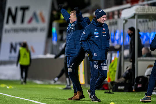 John Arne Riise, head coach of Avaldsnes, celebrates after 0-2