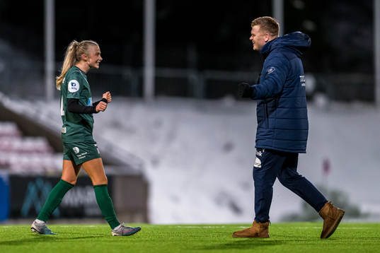 Sandra Østenstad of Avaldsnes and John Arne Riise, head