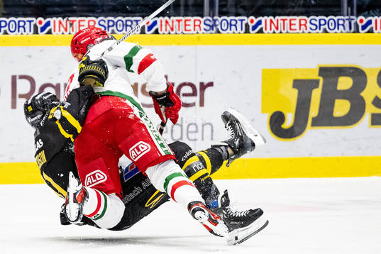 Västerås Nicholas Hutchison i en kamp mot Moras Andre