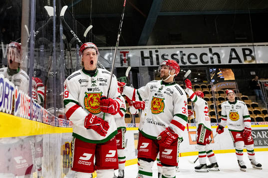 Moras Noah Steen och Markus Modigs jublar