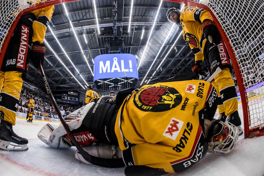 Luleås målvakt Joel Lassinantti deppar