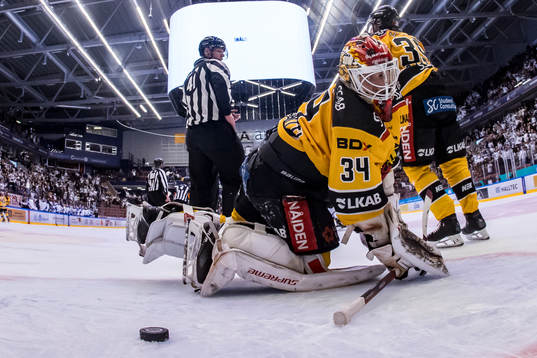 Luleås målvakt Joel Lassinantti deppar