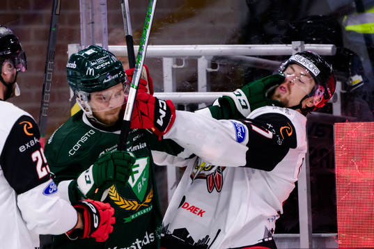 Färjestads Marcus Westfält och Malmö Redhawks Johan