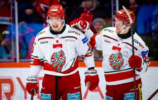 MoDos Sampo Ranta jublar vid 0-1 med Mikkel Aagaard