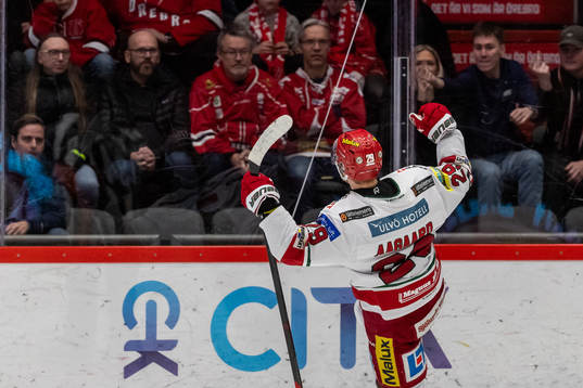 MoDos Mikkel Aagaard jublar