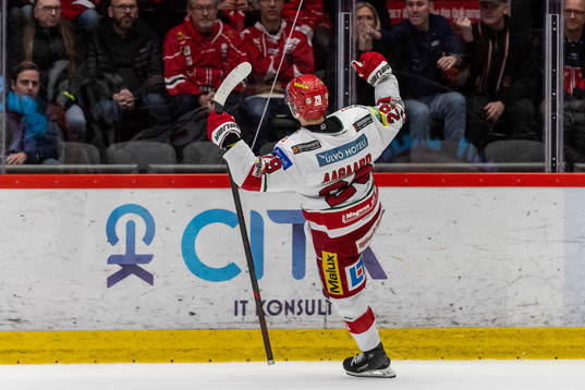 MoDos Mikkel Aagaard jublar