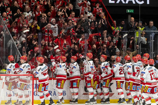 MoDos spelare jublar