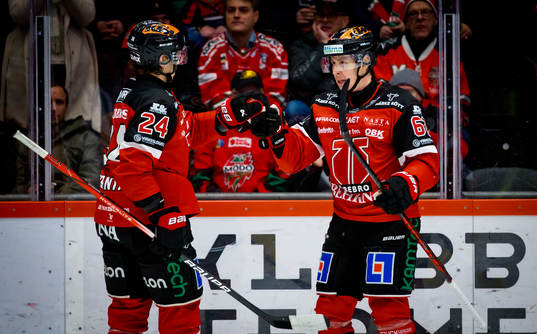 Örebros Robert Leino gör 1-2 och jublar med Hannes