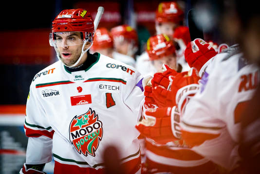 MoDos Josh Dickinson jublar vid 1-3