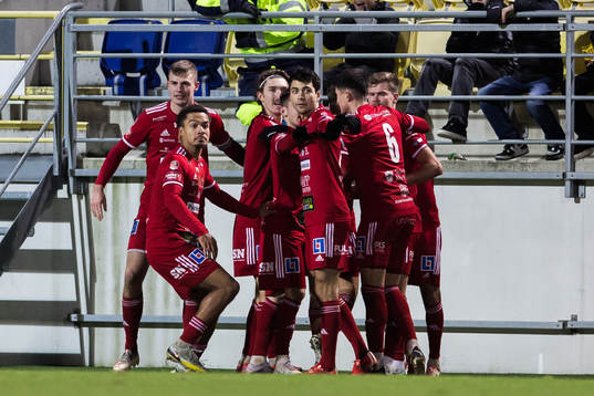 Skövde AIKs Isak Vidjeskog jublar efter 1-2