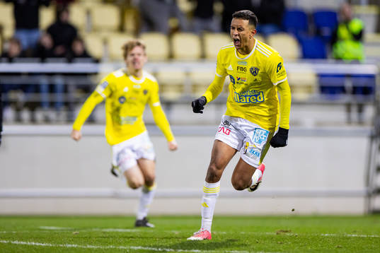 Falkenbergs Oliver Hintsa jublar efter 2-2