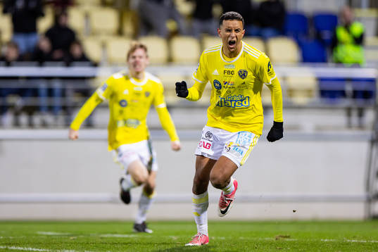 Falkenbergs Oliver Hintsa jublar