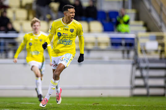 Falkenbergs Oliver Hintsa jublar efter 2-2