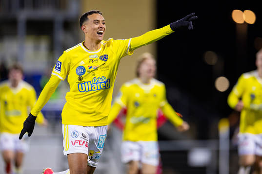 Falkenbergs Oliver Hintsa jublar