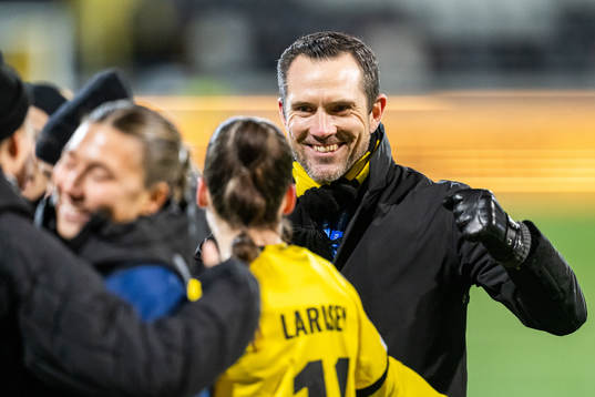 Sports director Martin Ericsson and Clarissa Larisey of Häcken celebrate