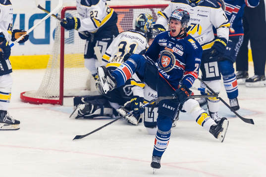 Växjös Hugo Gustafsson jublar