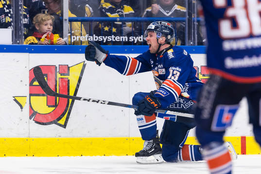 Växjös Dylan McLaughlin jublar