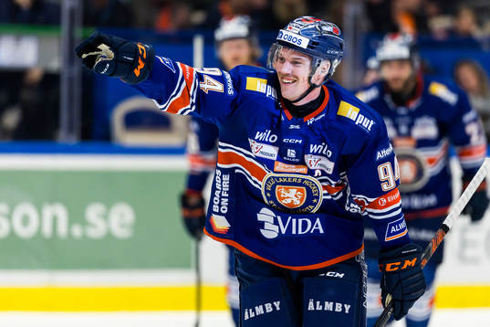 Växjös Joel Persson jublar