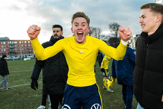 Ängelholms Karl Gunnarsson jublar