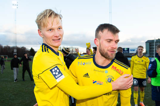 Ängelholms Filip Örnblom och Robin Nilsson jublar