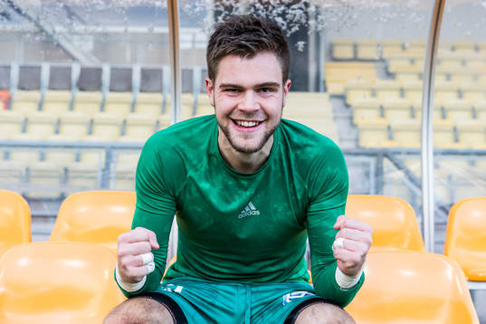 Ängelholms målvakt Robin Streifert jublar
