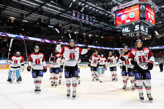 Örebros spelare jublar