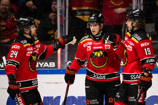 Luleås Mario Kempe jublar med lagkamrater