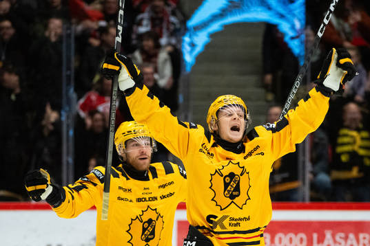 Skellefteås Måns Forsfjäll jublar