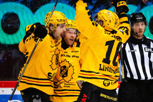 Skellefteås Filip Sandberg jublar