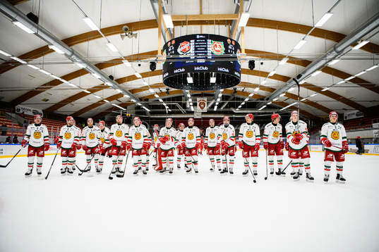 Moras spelare jublar